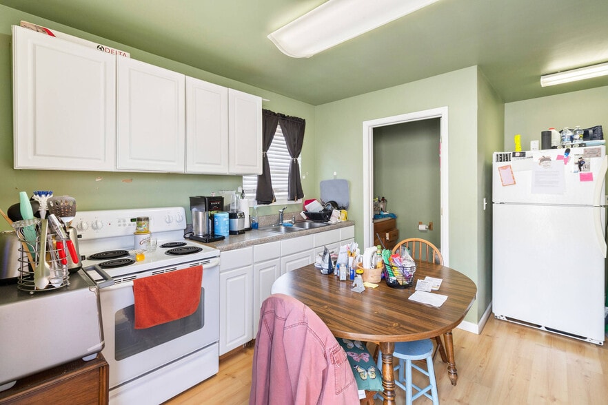 More Photos Of 372 Jones St, Decatur Warehouse For Sale