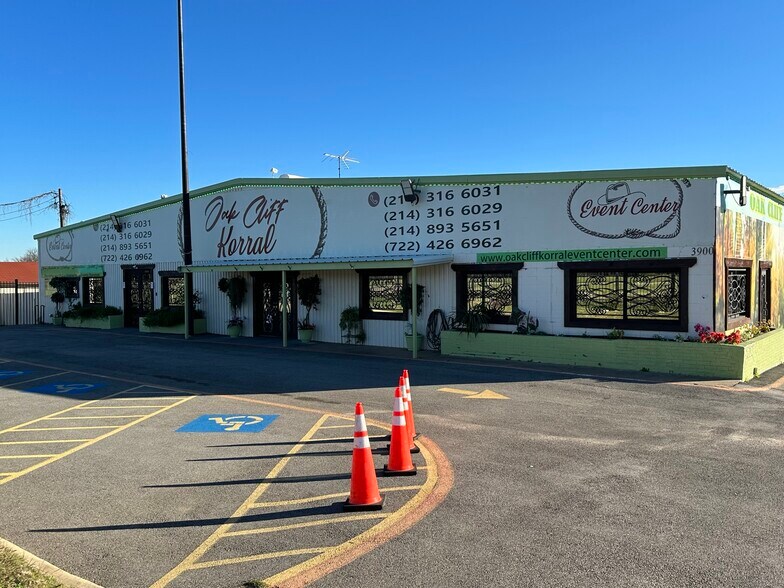 Primary Photo Of 3900 Davis St W, Dallas Flex For Sale