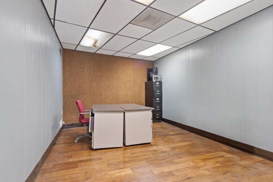 More Photos Of 223 Fearing Blvd, Toledo Freestanding For Lease
