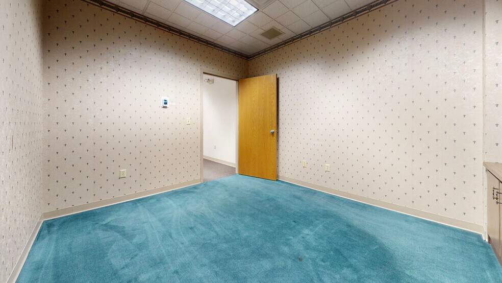 More Photos Of 2228-2230 Sunset Blvd, Steubenville Office For Lease
