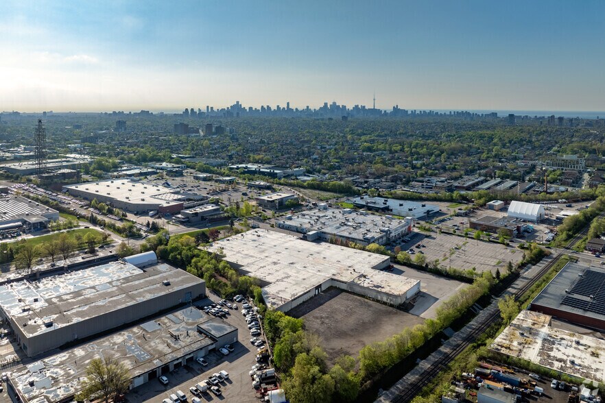 More Photos Of 724 Caledonia Rd, Toronto Warehouse For Lease