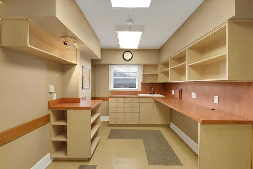 More Photos Of 3208 College Dr, Louisville Office Residential For Lease