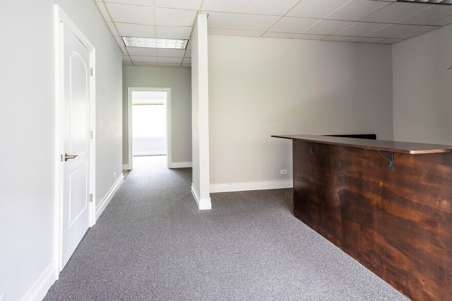 More Photos Of 951 N Plum Grove Rd, Schaumburg Office For Lease