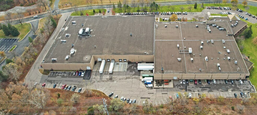 More Photos Of 950 Lake Dr, Chanhassen Manufacturing For Lease