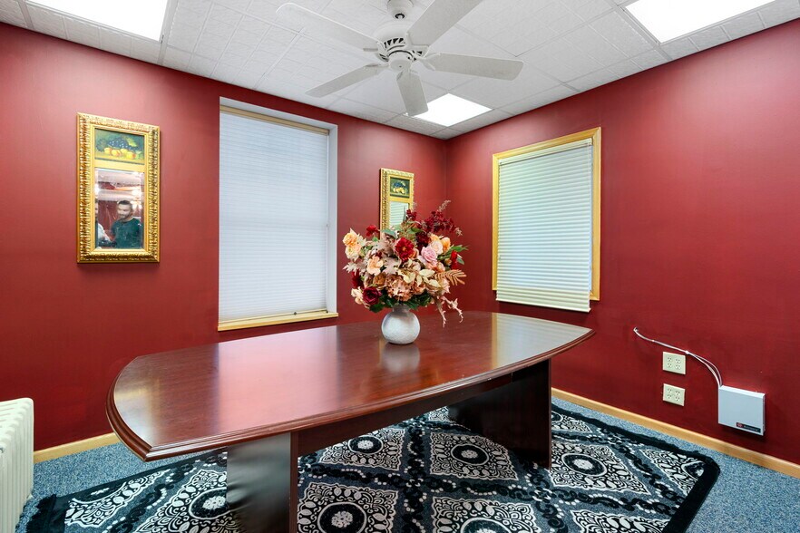 More Photos Of 3040 Lyndale Ave S, Minneapolis Office For Sale