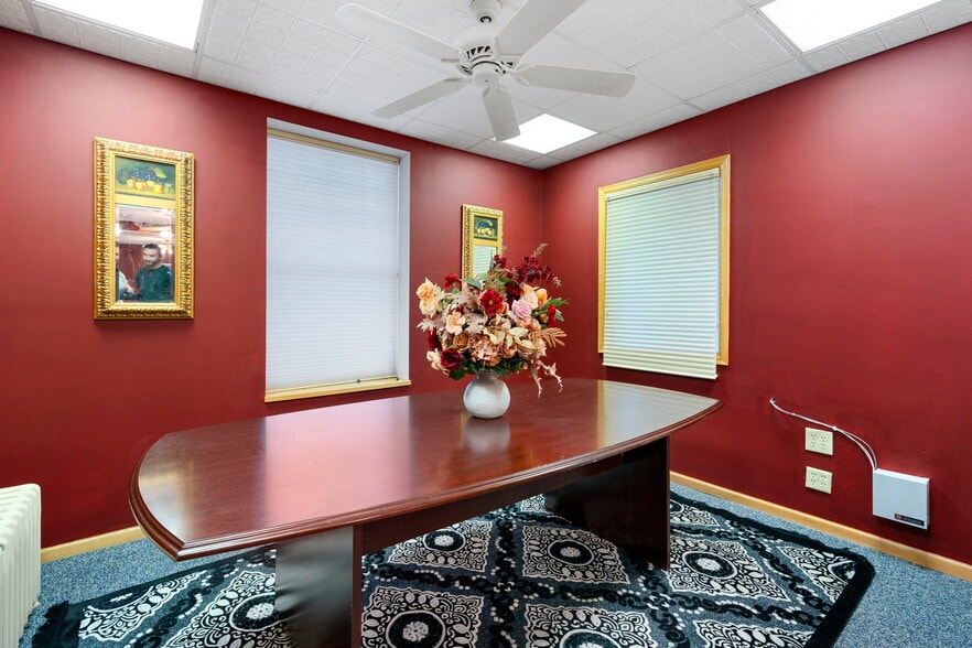 More Photos Of 3040 Lyndale Ave S, Minneapolis Office For Sale