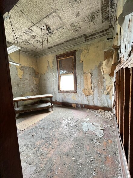 More Photos Of 786 Main St, Simpson Office For Sale