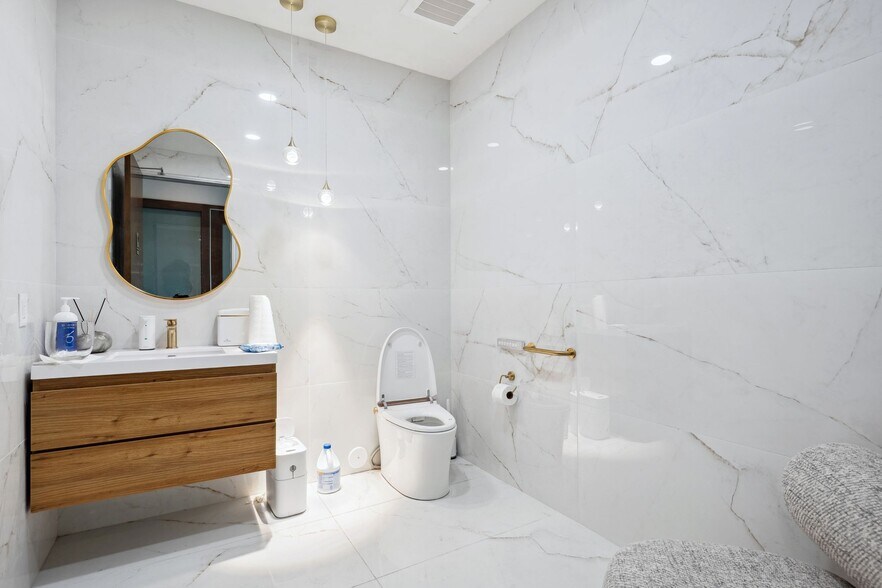 More Photos Of 11189 Sorrento Valley Rd, San Diego Research And Development For Sale