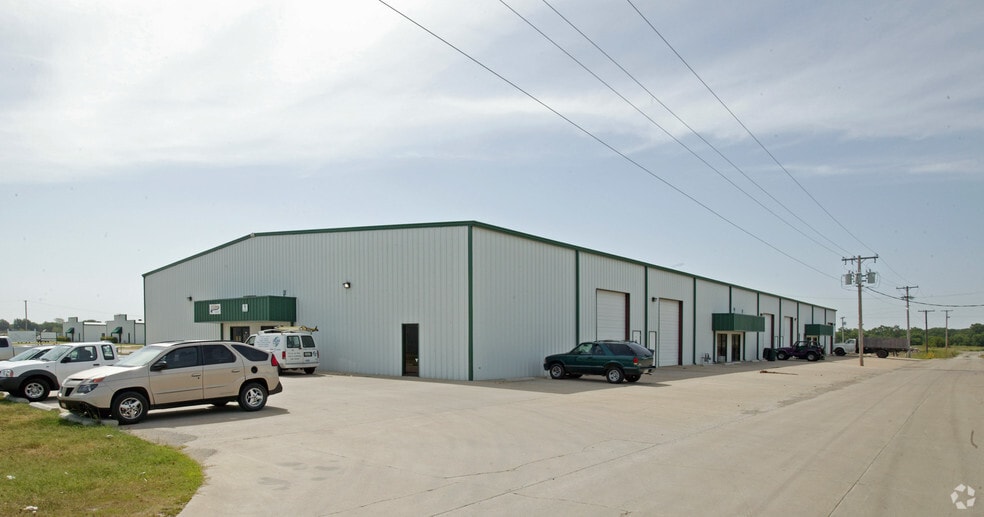 More Photos Of 208 E 5th St, Owasso Unknown For Lease