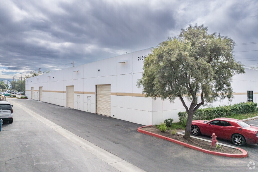 More Photos Of 25819 Jefferson Ave, Murrieta Light Distribution For Lease
