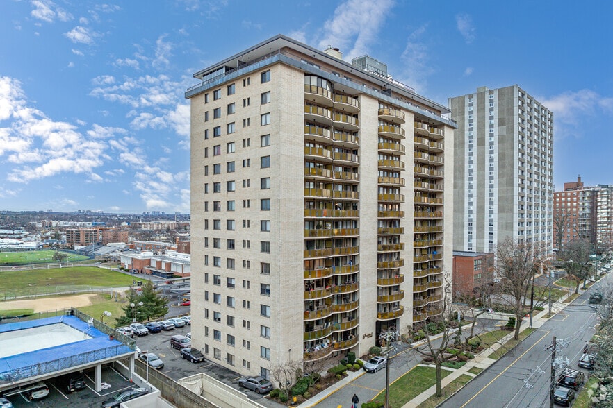 More Photos Of 150 Overlook Ave, Hackensack Apartments For Sale
