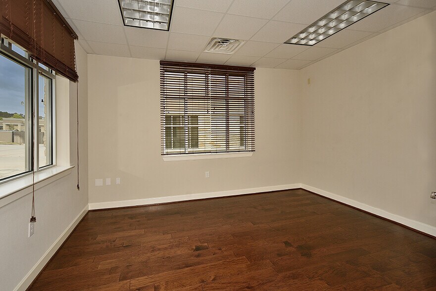 More Photos Of 2219 Sawdust Rd, The Woodlands Office For Sale