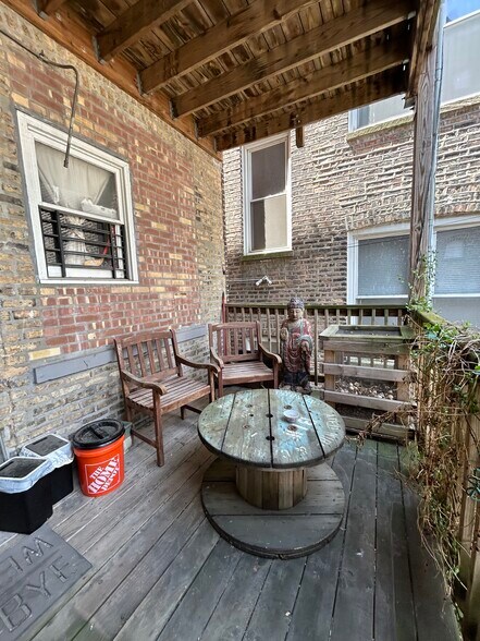 More Photos Of 2620 W Evergreen Ave, Chicago Apartments For Sale