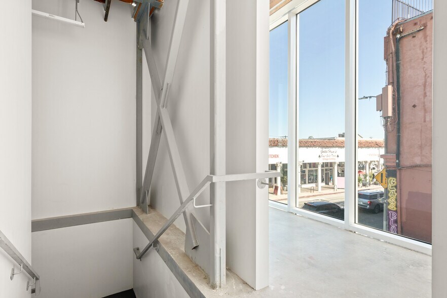 More Photos Of 78 Market, Venice Restaurant For Lease