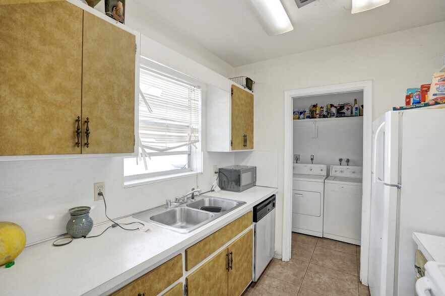 More Photos Of 5706-5708 Lincoln St, Hollywood Multifamily For Sale