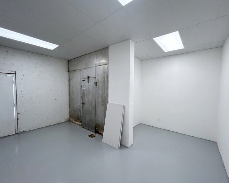 More Photos Of 701-715 Lincoln Blvd, Venice Unknown For Lease
