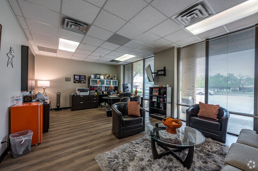More Photos Of 4215 N Beltwood Pky, Dallas Industrial For Lease