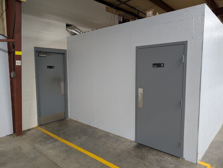 More Photos Of 4089 Pepperell Way, Dublin Manufacturing For Lease