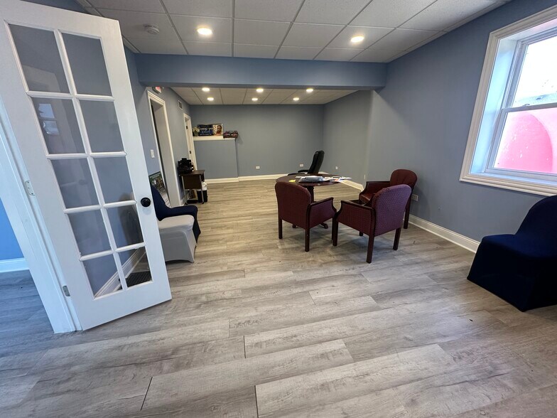 More Photos Of 616 Washington St, Waukegan Specialty For Sale