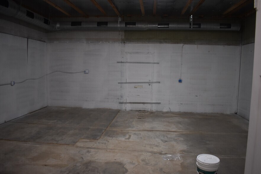 More Photos Of 5273-5275 E Washington Blvd, Commerce Warehouse For Lease