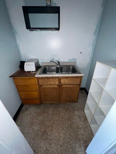 More Photos Of 7606-08 W Judge Perez dr, Arabi Flex For Lease