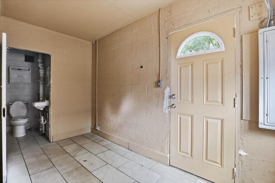 More Photos Of 542 South Prince St, Lancaster Auto Repair For Sale