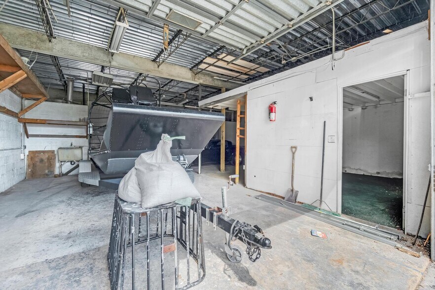 More Photos Of 201-215 SW 21st St, Fort Lauderdale Warehouse For Sale