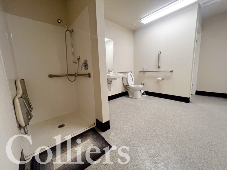 More Photos Of 1233 W Boeing St, Boise Warehouse For Lease