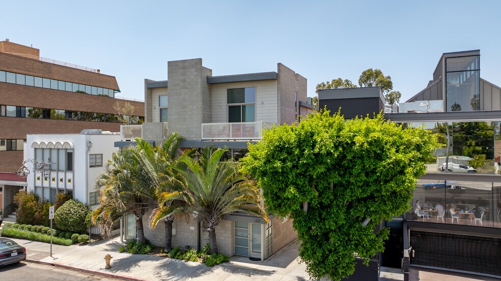 More Photos Of 631 N Larchmont Blvd #3, Los Angeles Office Residential For Lease