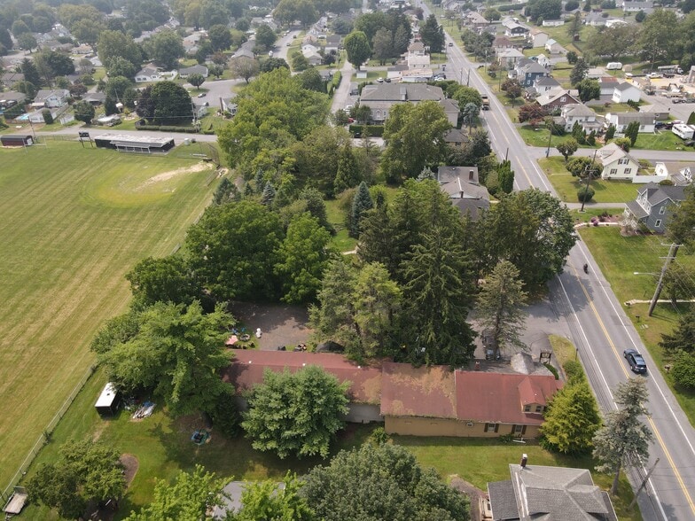 More Photos Of 328 E Lawn Rd, Nazareth Freestanding For Sale