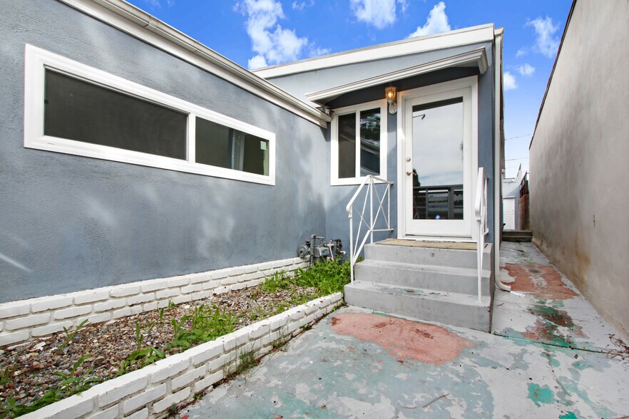 More Photos Of 5709 E Beverly Blvd, Los Angeles Office Residential For Lease