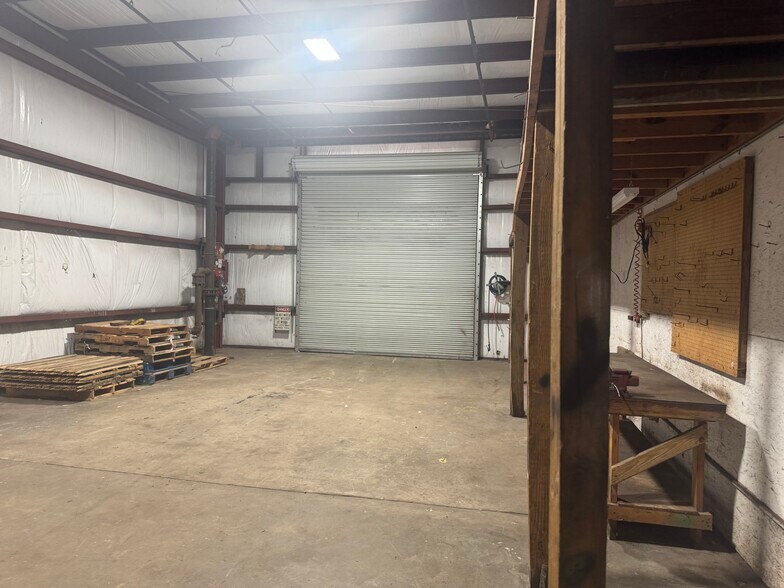 More Photos Of 205 Edgar St, Atlantic Beach Warehouse For Lease