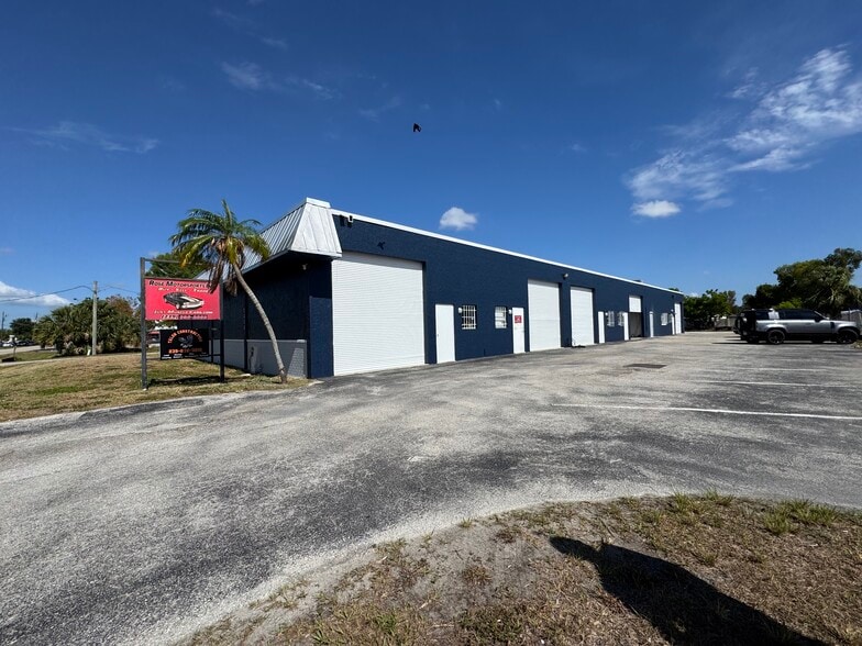 Primary Photo Of 2323 Bruner Ln, Fort Myers Warehouse For Lease