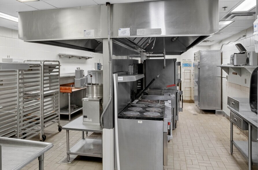 More Photos Of 555 Lake Border Dr, Apopka Office For Sale