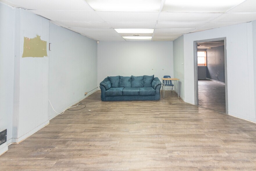 More Photos Of 5900 York Rd, Baltimore Storefront Retail Office For Sale