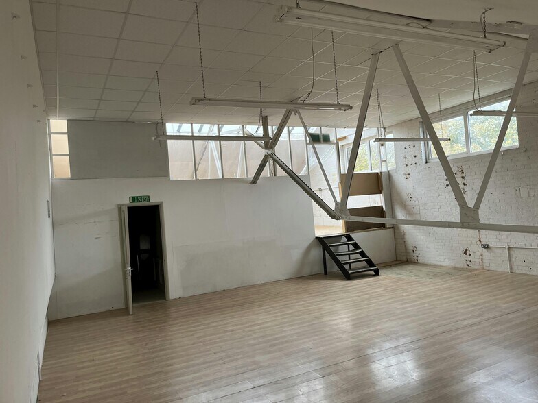 More Photos Of 33-39 Parsons Green Ln, London Warehouse For Lease