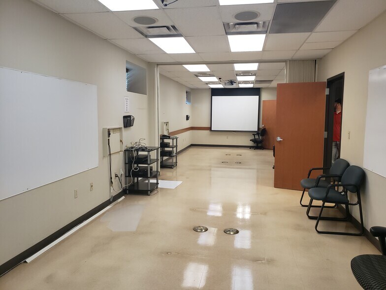 More Photos Of 420 Halliburton Dr, Williston Industrial For Lease