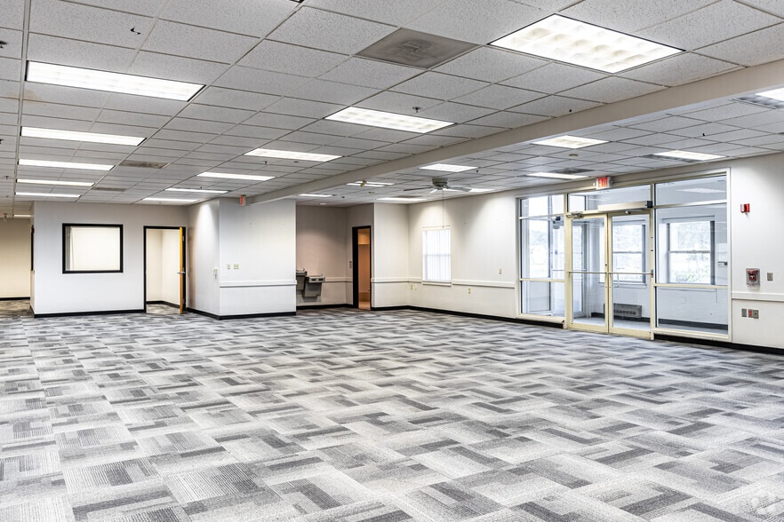 More Photos Of 4240 S Lees Summit Rd, Independence Office For Lease