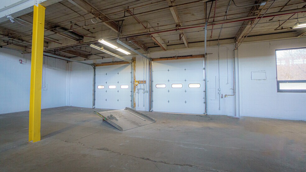 More Photos Of 237 E Aurora St, Waterbury Manufacturing For Lease