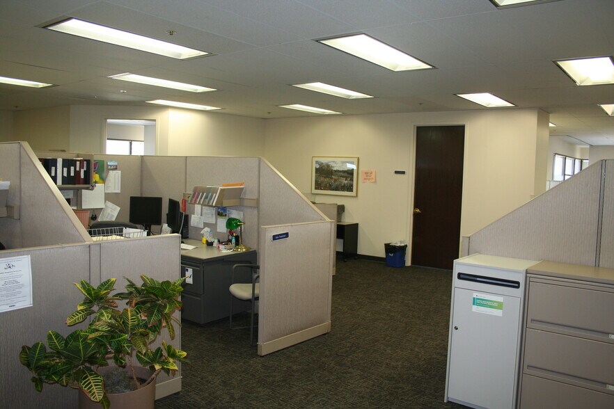 More Photos Of 1350 Main St, Springfield Office For Lease