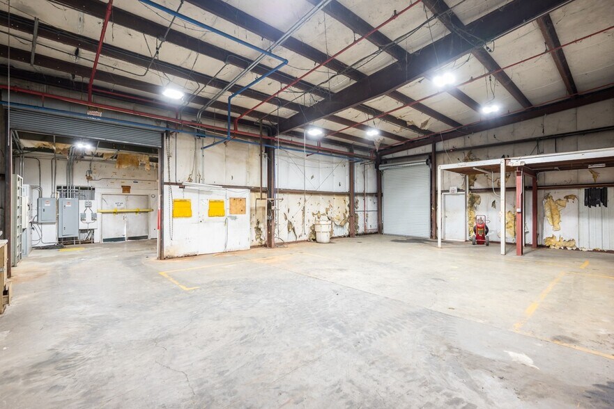 More Photos Of 221 Fabritek Dr, Columbus Manufacturing For Sale