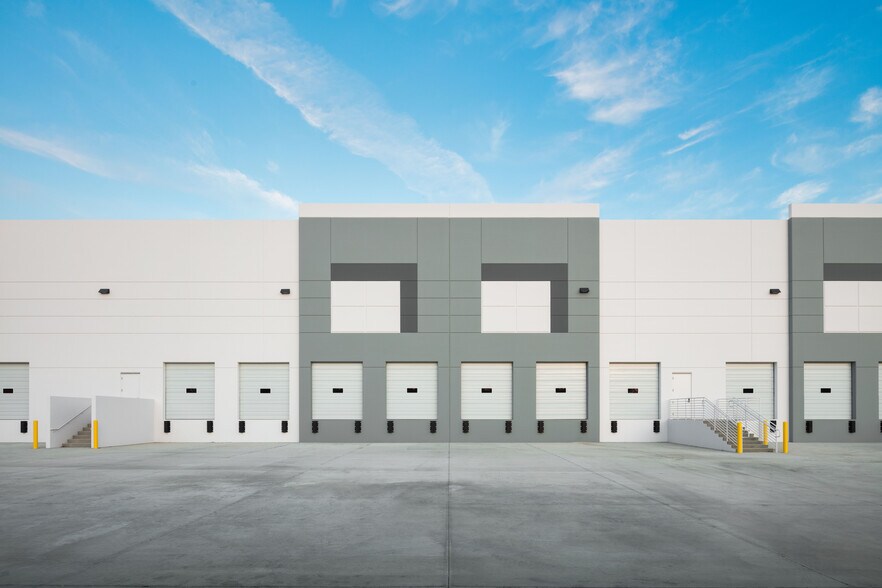 More Photos Of 1903 Citracado Pky, Escondido Manufacturing For Lease