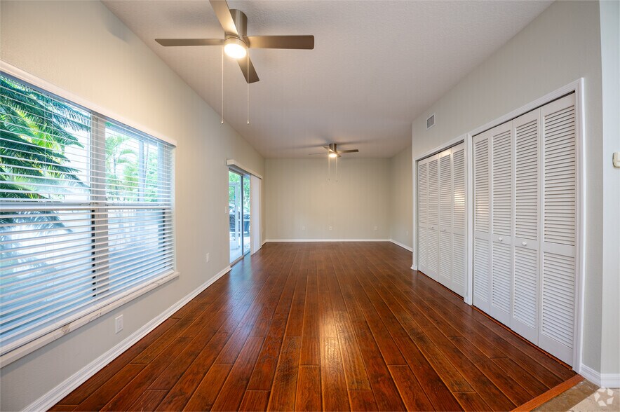 More Photos Of 1700-1704 Redwood St, Sarasota Apartments For Sale