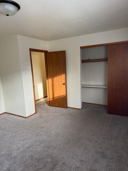 More Photos Of 65 Locust St, Galesburg Apartments For Sale