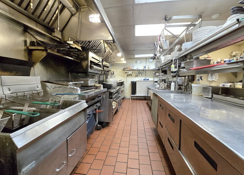 More Photos Of 354-356 Main St, Farmingdale Storefront For Sale