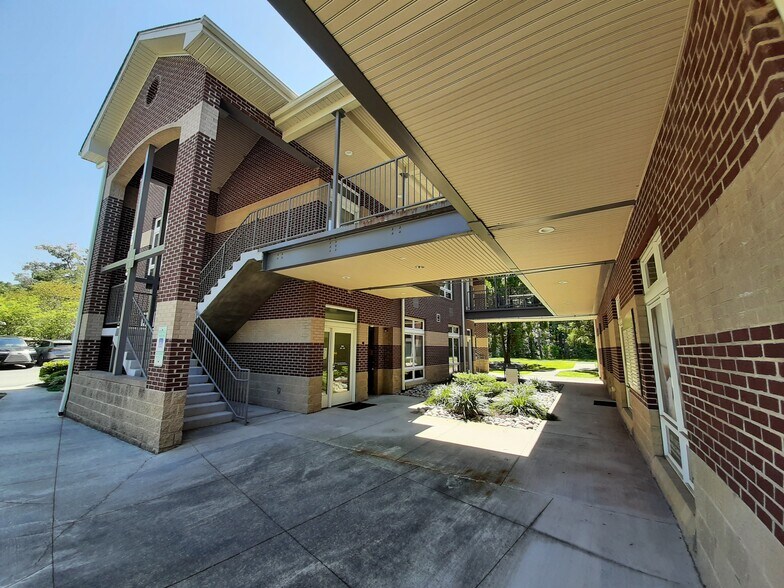 More Photos Of 1709 Legion Rd, Chapel Hill Coworking Space