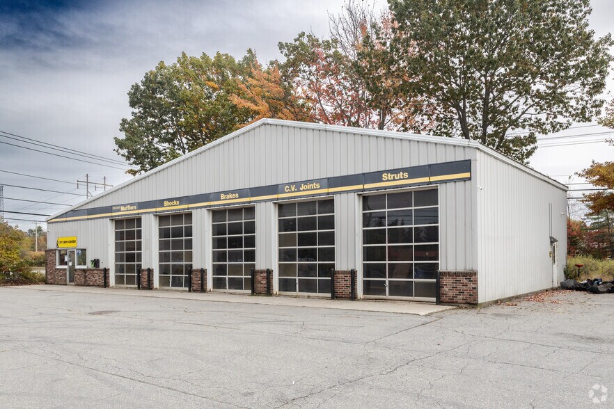 Primary Photo Of 6 Topsham Fair Mall Rd, Topsham Auto Repair For Sale