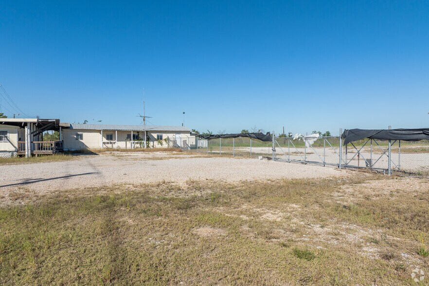 More Photos Of 4901 Shank Rd, Pearland Warehouse For Sale