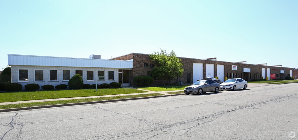 More Photos Of 107-131 N Lively Blvd, Elk Grove Village Warehouse For Lease