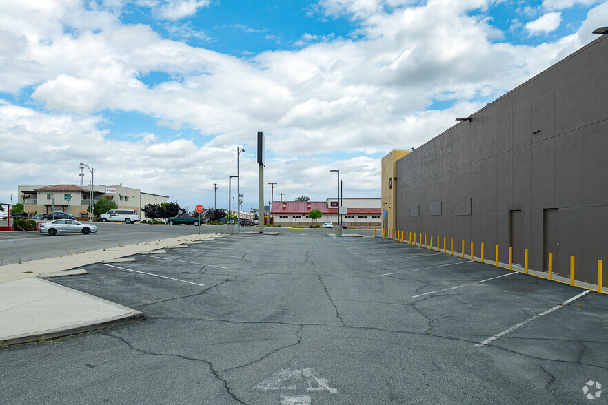 More Photos Of 1309 N Chester Ave, Bakersfield Bank For Sale